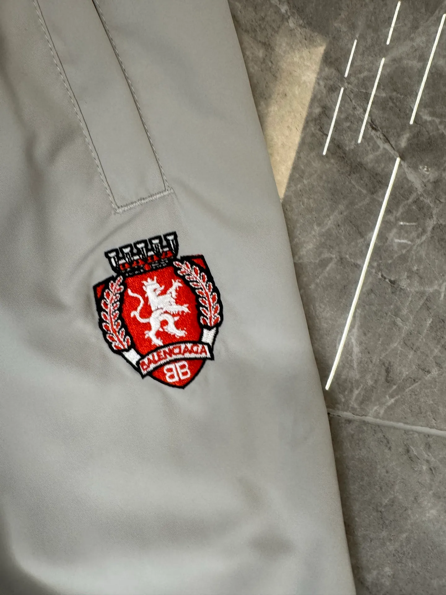 [Premium replica] Balenciaga/Balenciaga 26SSS 3B embroidered football sports mesh assault trousers Color: Gray Size: s/m/l/xl/